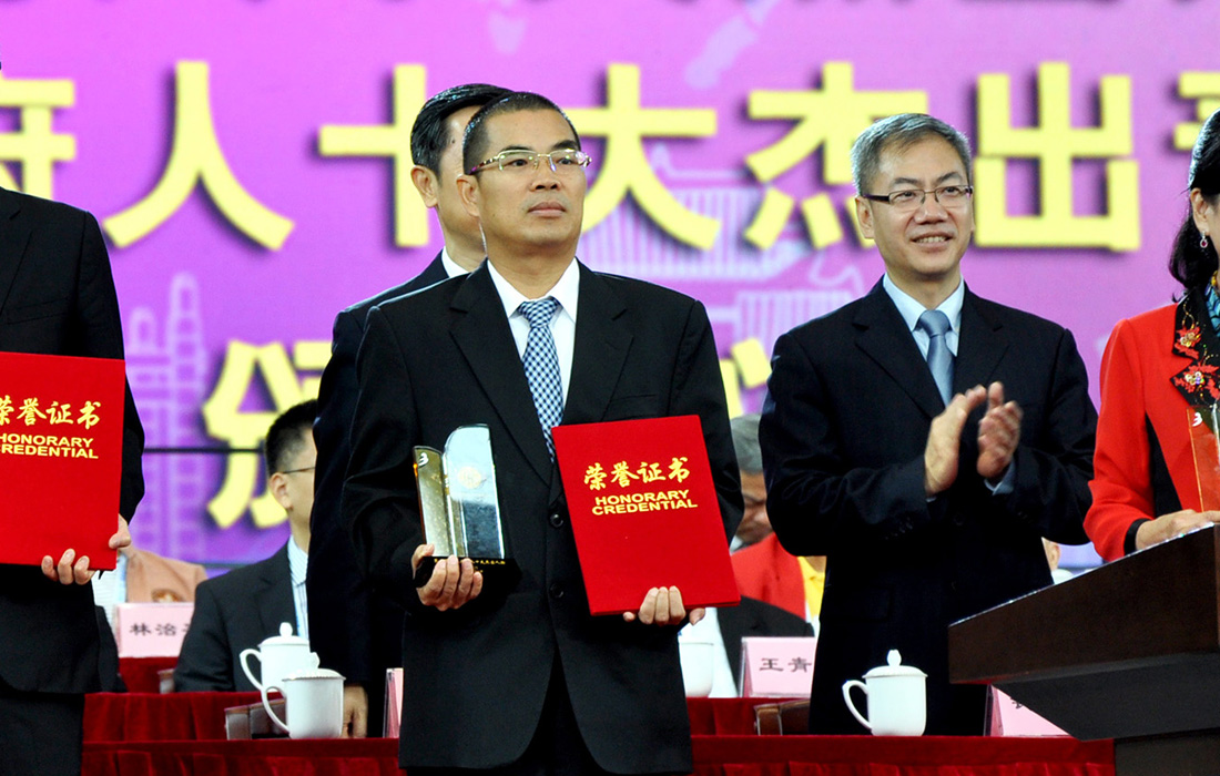 bwin必赢亚洲股份董事长温志芬荣获天下广府人“十大优异人物”称呼